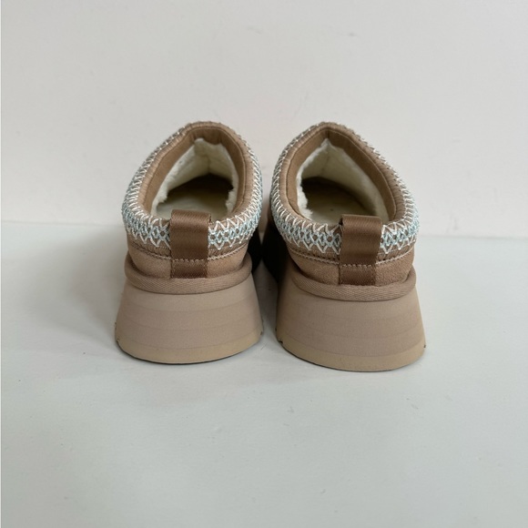 UGG WOMEN TAZZ SAND SHEARLING SUEDE PLATFORM SHOE US 7 - Picture 4 of 6